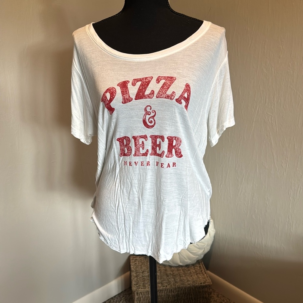 Cute Tee❤️🤍